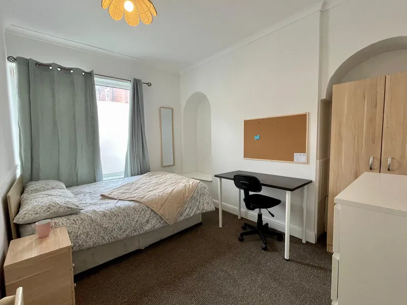 High Street // 4 Bed House // Aug 2026 - Thumbnail 9